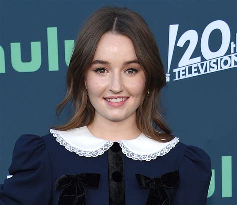 Justified Star Kaitlyn Dever Shares Swimsuit Photo。